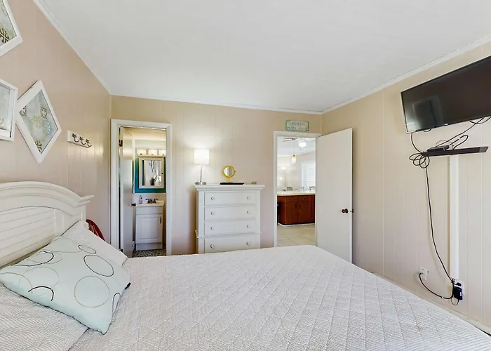 Severn 308 Oceanblock Walk To Beaches Holiday home *